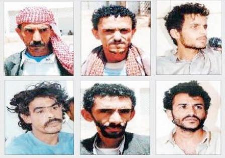 بعض العناصر المتمردة التي تم القبض عليها